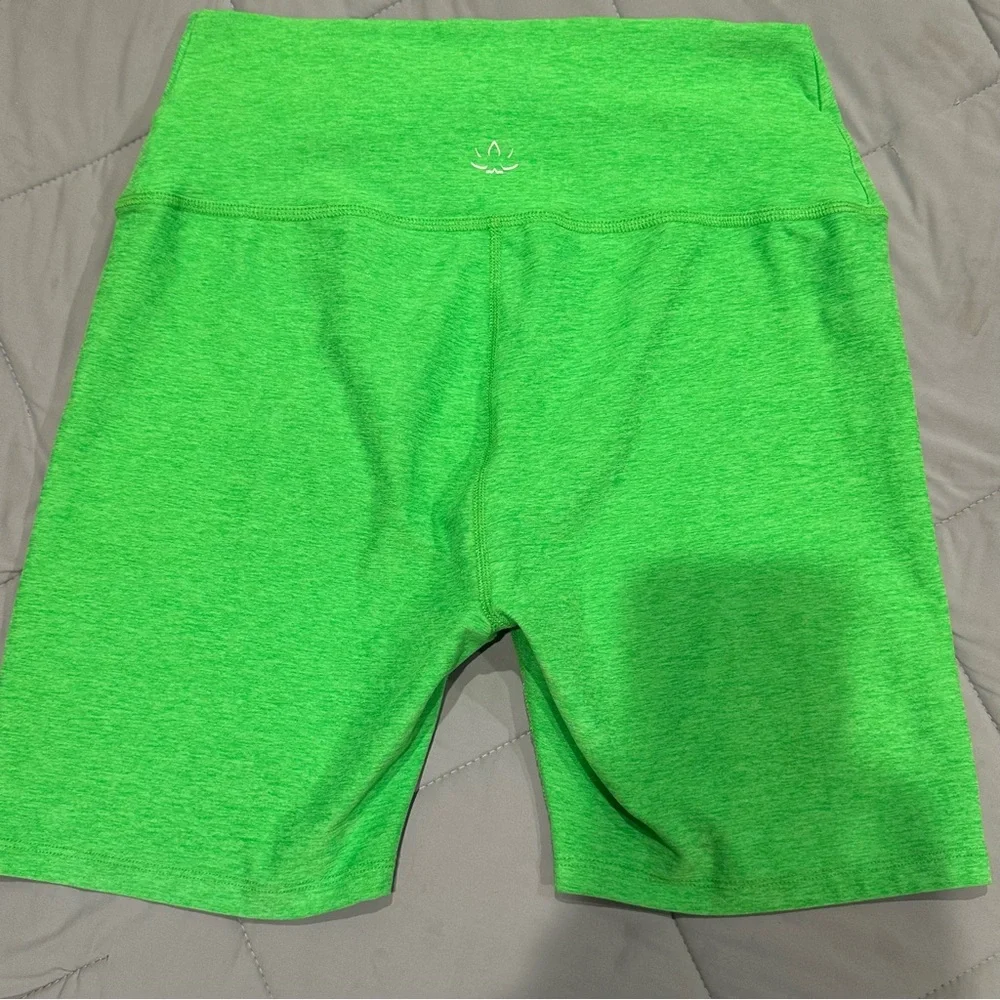 Beyond Yoga Neon Green Bike Shorts - Picture 2 of 3